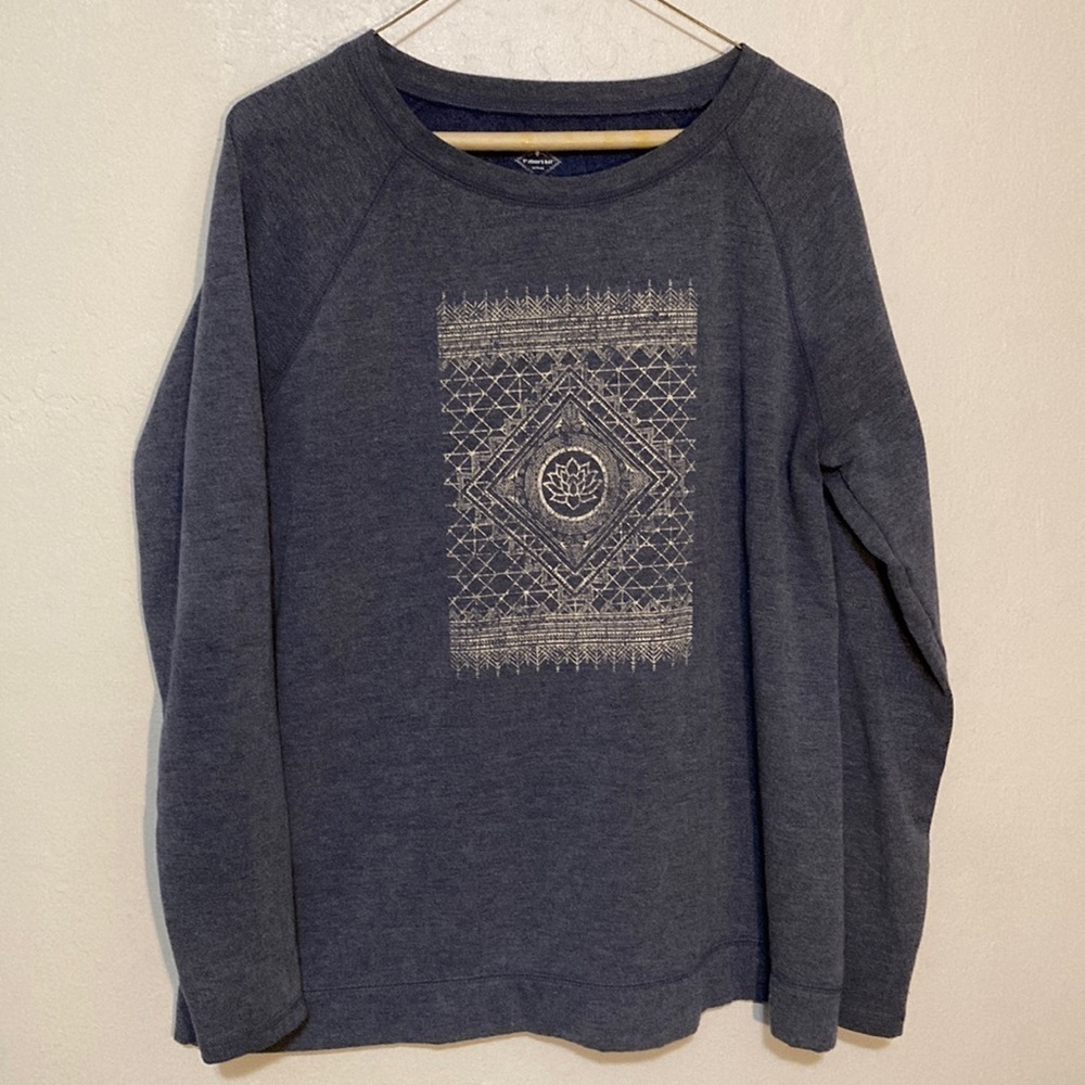 🌈 St. John’s Bay Active block print sweatshirt Large